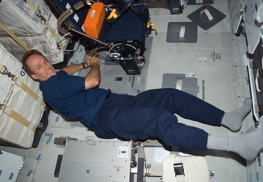 STS115-E-07941