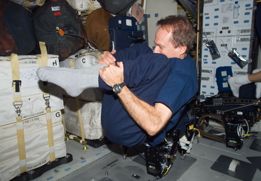 STS115-E-07946