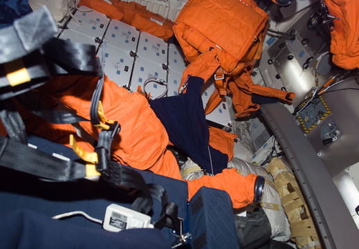 STS115-E-07952