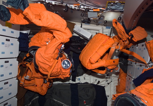 STS115-E-07954