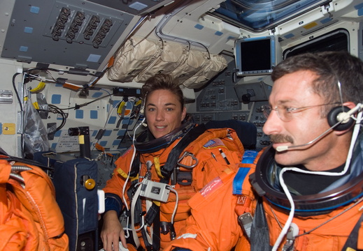 STS115-E-07963