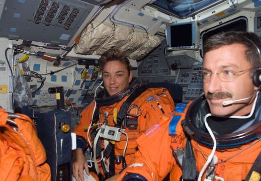 STS115-E-07964