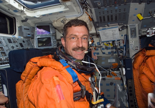 STS115-E-07968