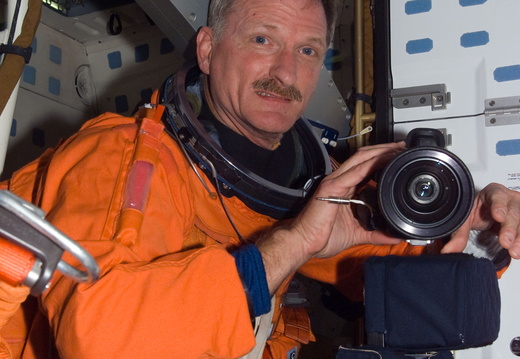 STS115-E-07974