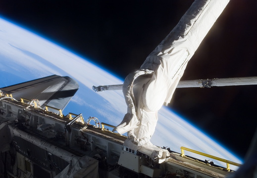 STS116-E-05339