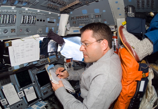STS116-E-05482