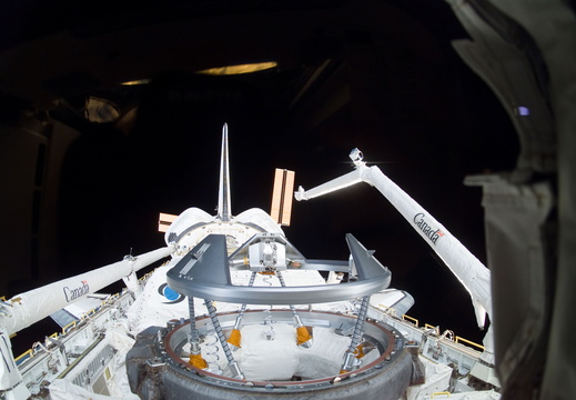 STS116-E-05493