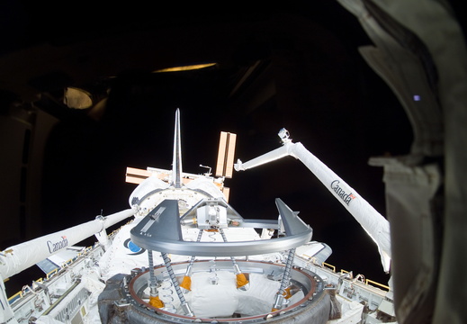 STS116-E-05496