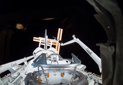 STS116-E-05502