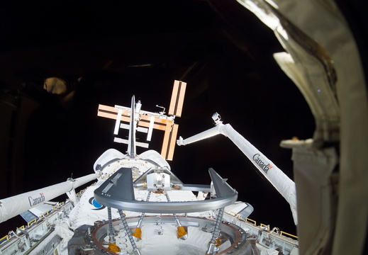 STS116-E-05505