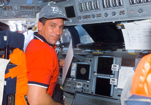 STS116-E-05527