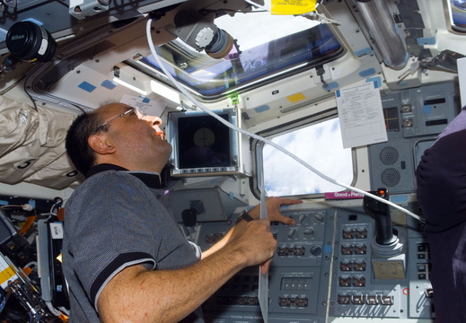 STS116-E-05530