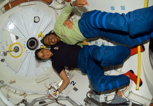STS116-E-05578