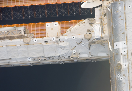 STS116-E-05675