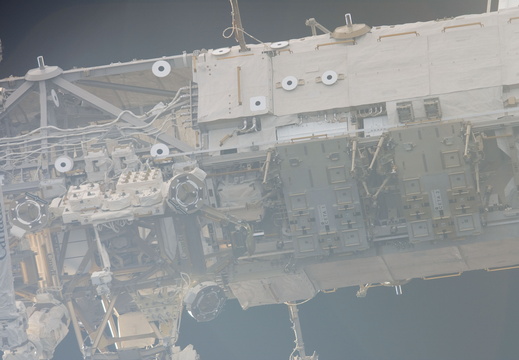 STS116-E-05717