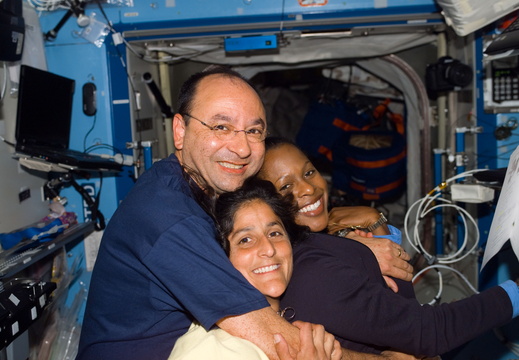 STS116-E-05878
