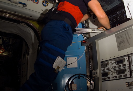STS116-E-05900