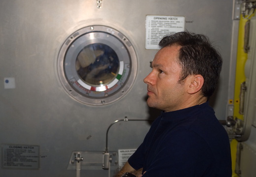 STS116-E-05902
