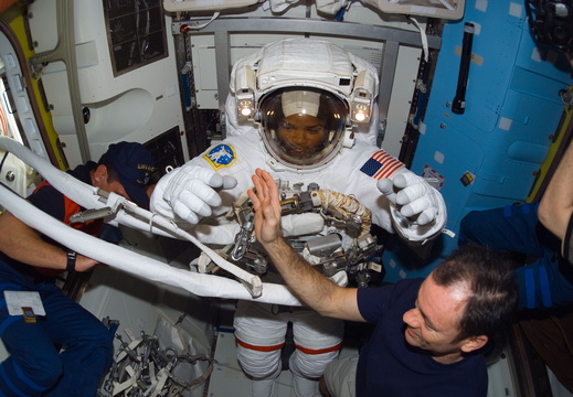 STS116-E-05912