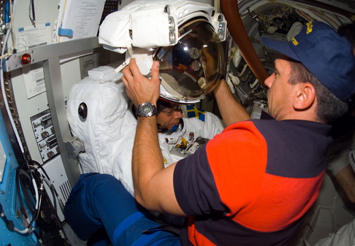 STS116-E-05918
