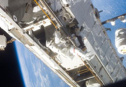STS116-E-05987