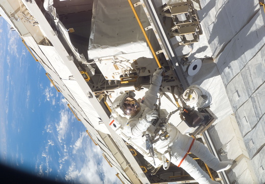 STS116-E-05997