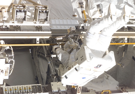 STS116-E-05999