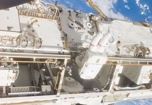 STS116-E-06003