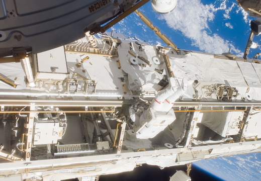 STS116-E-06004