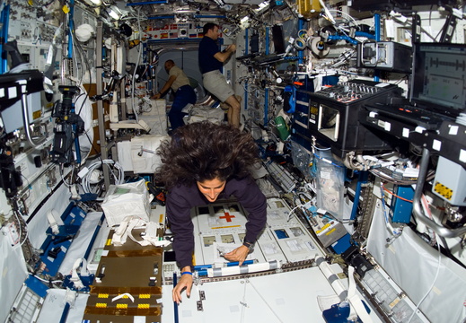 STS116-E-06110