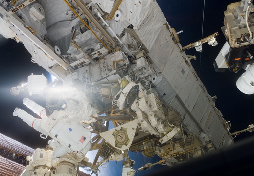 STS116-E-06209
