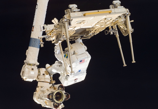 STS116-E-06279