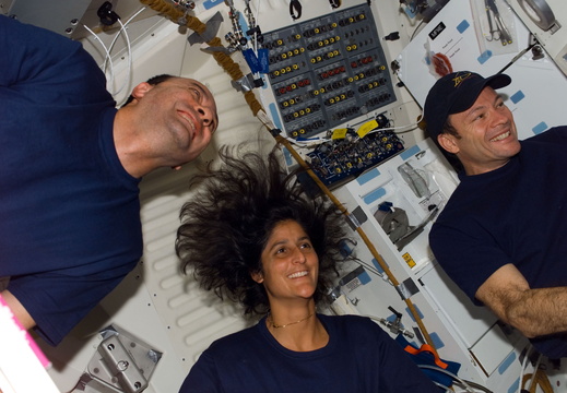 STS116-E-06511