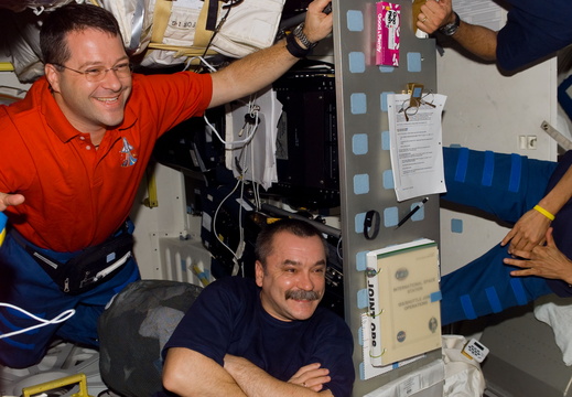 STS116-E-06521
