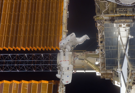 STS116-E-06607