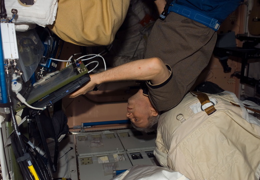 STS116-E-06612