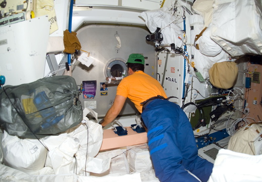 STS116-E-06637