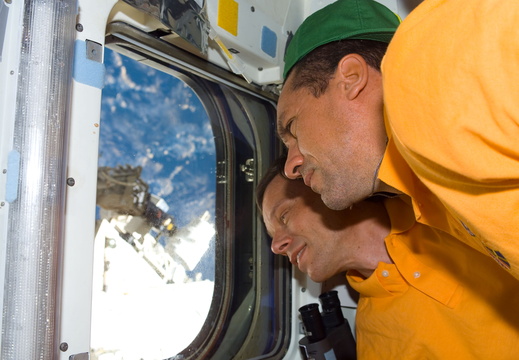 STS116-E-06658