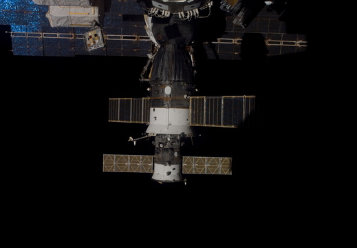 STS116-E-06740