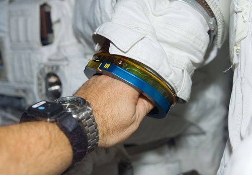 STS116-E-06770