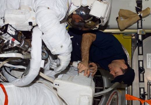 STS116-E-06818