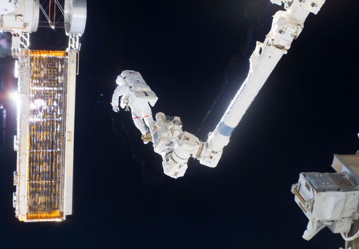 STS116-E-06864