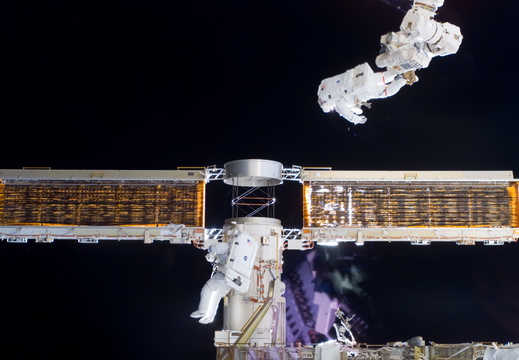 STS116-E-06866