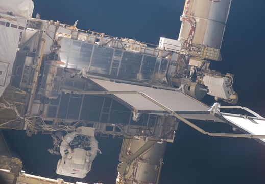 STS116-E-06871