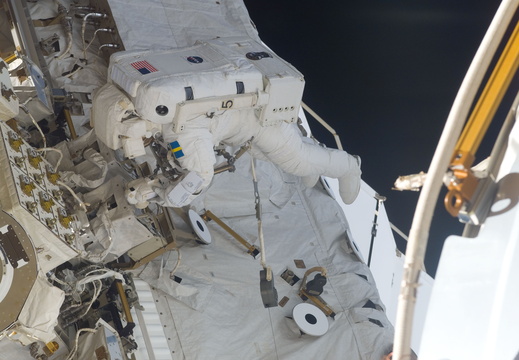 STS116-E-06881