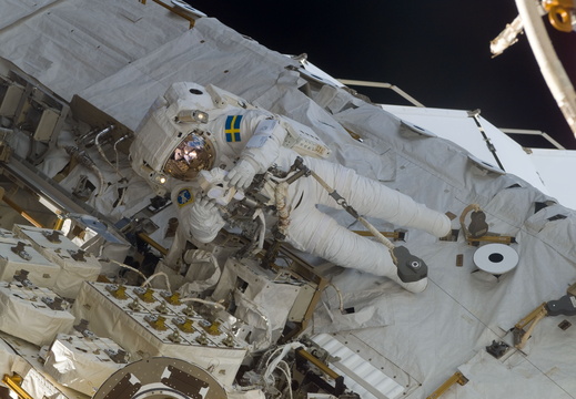 STS116-E-06882
