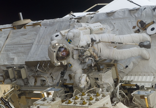 STS116-E-06889
