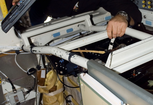 STS116-E-06904