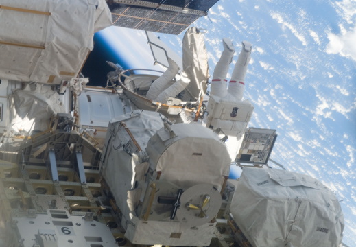 STS116-E-06910