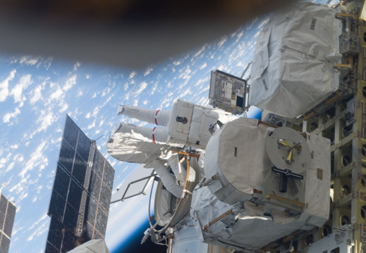 STS116-E-06911